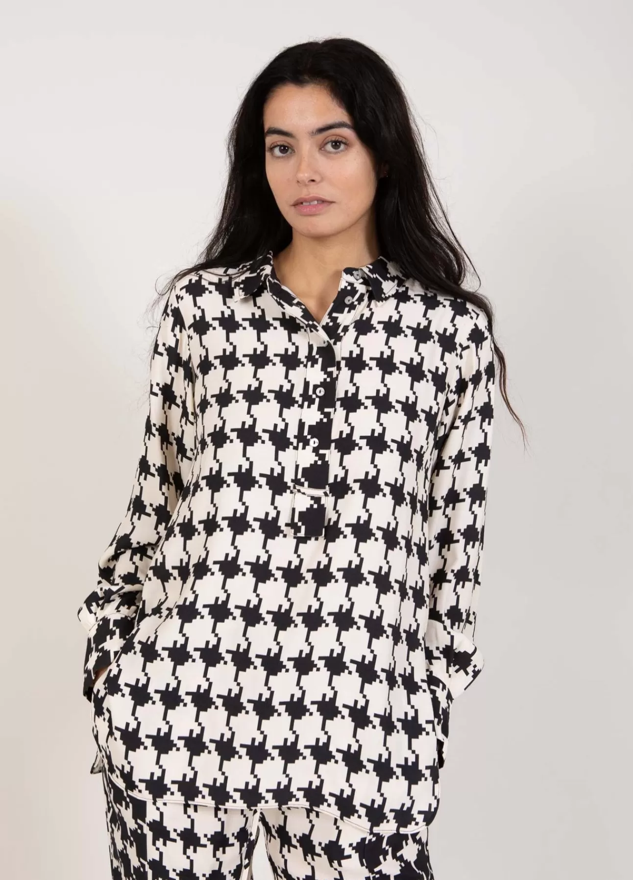 Dame Coster Copenhagen SKJORTE I HOUNDSTOOTH MIX PRINT